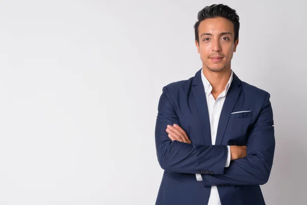 Retrato del guapo empresario hispano con los brazos cruzados —  Fotos de Stock