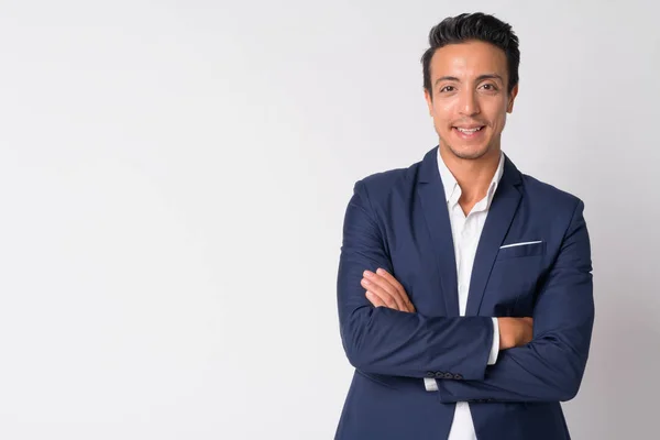 Retrato de feliz empresario hispano sonriendo con los brazos cruzados —  Fotos de Stock