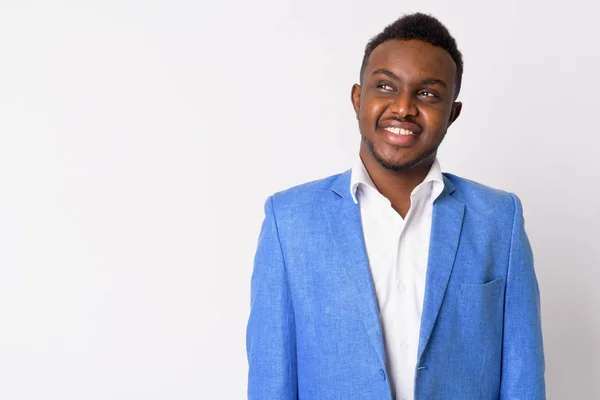 Rostro de joven empresario africano feliz en traje pensando —  Fotos de Stock