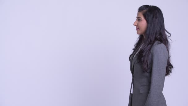 Vue du profil de jeune femme d'affaires persane heureuse souriante — Video