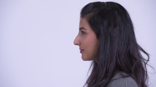 Vue rapprochée du profil de jeune femme d'affaires persane heureuse souriante — Video