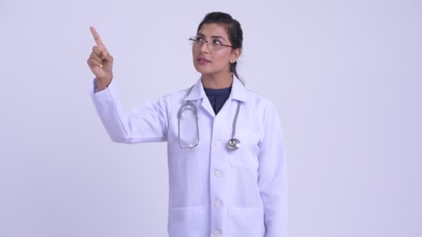 Young happy Persian woman doctor pointing up — Stock Video