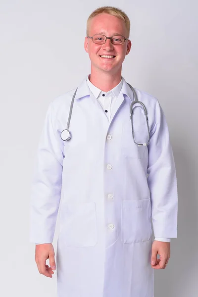 Portrait of happy young blonde man doctor with eyeglasses smiling — Stock Photo, Image