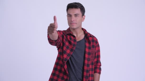 Feliz jovem hispânico hipster homem dando polegares para cima — Vídeo de Stock