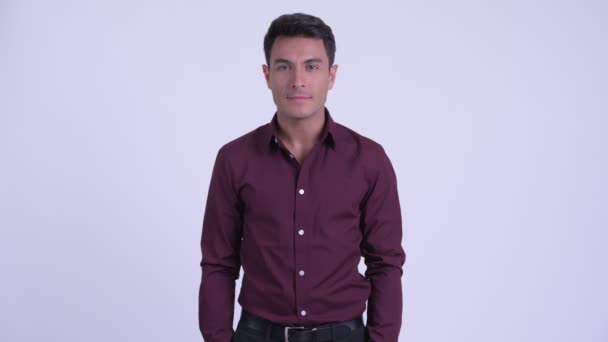 Joven feliz empresario hispano sonriendo — Vídeos de Stock