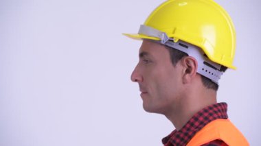 Genç mutlu Ispanyol adam inşaat çalışanı gülümseyen closeup profil görünümü