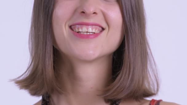 Sorriso de feliz jovem bela mulher — Vídeo de Stock