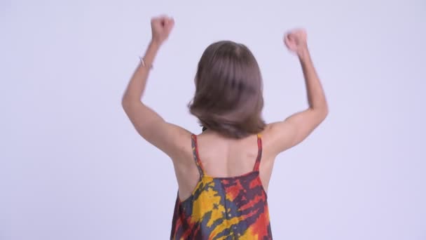 Bakifrån av lycklig ung hipster kvinna med knytnävar upp — Stockvideo