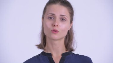 Kamera ile konuşan genç güzel iş kadını yüzü