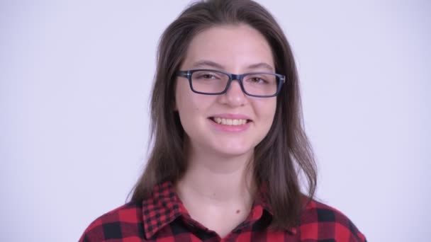 Rosto de feliz jovem bela mulher hipster sorrindo — Vídeo de Stock