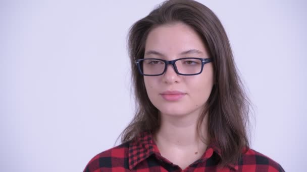 Face av lycklig ung vacker hipster kvinna tänkande — Stockvideo