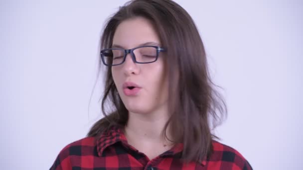 Rosto de jovem hipster mulher acenando cabeça não — Vídeo de Stock