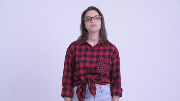 Giovane donna hipster stressato cercando annoiato e stanco — Video Stock