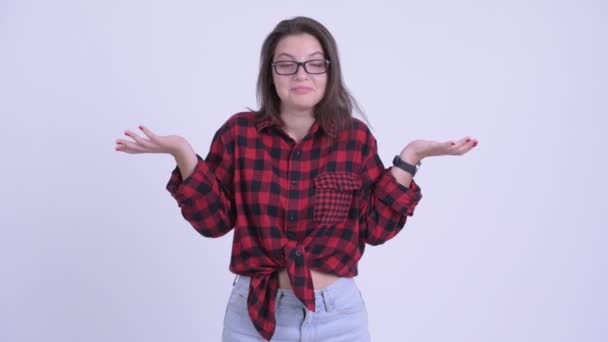 Happy young beautiful hipster woman shrugging shoulders — Stock Video