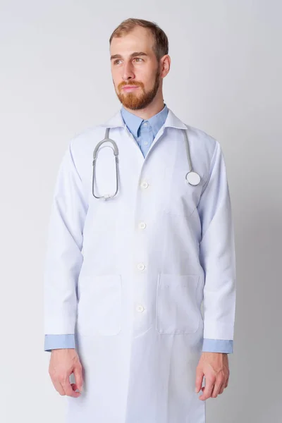 Portret van jonge bebaarde man arts denken — Stockfoto