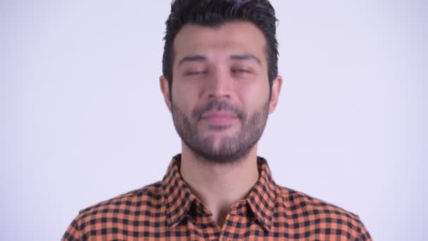 Πρόσωπο του ευτυχισμένο μούσι περσική χίππη άντρας που κουνάει το κεφάλι Ναι — Αρχείο Βίντεο