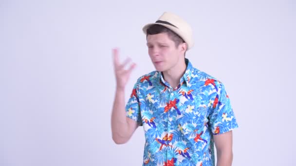 Happy young handsome tourist man explaining something — Stock Video