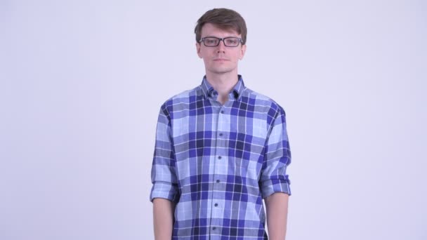 Lycklig ung stilig hipster man leende — Stockvideo