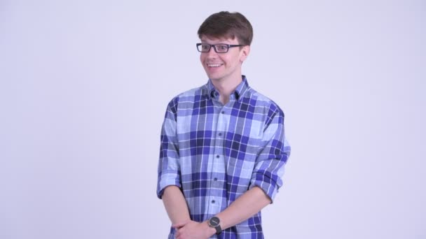Boldog fiatal csinos csípő ember, amely Ajándékdoboz — Stock videók
