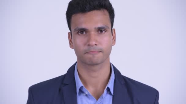 Rosto de feliz jovem empresário indiano acenando cabeça sim — Vídeo de Stock