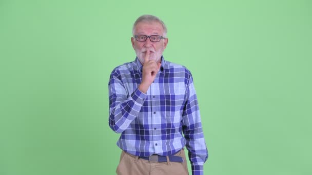 Starszy Brodaty Hipster człowiek z palcem na ustach — Wideo stockowe