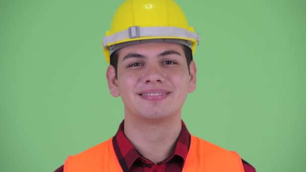 Rosto de feliz jovem multi homem étnico trabalhador da construção sorrindo — Vídeo de Stock