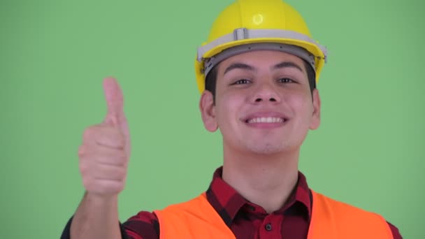 Rostro de feliz joven multi étnico obrero de la construcción dando pulgares hacia arriba — Vídeos de Stock