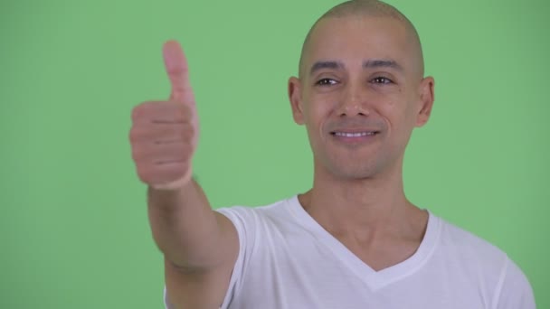 Rosto de feliz bonito careca dando polegares para cima — Vídeo de Stock