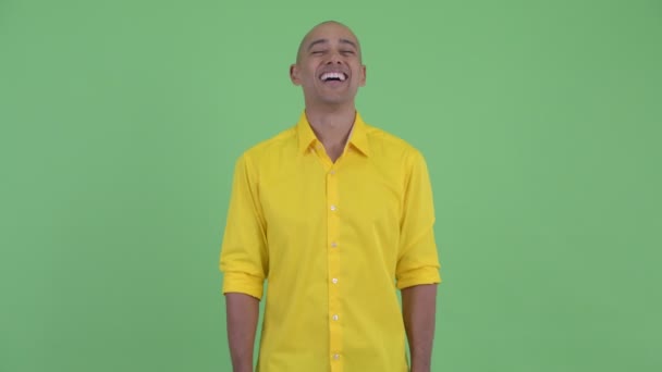 Lycklig vacker skallig affärsman leende — Stockvideo