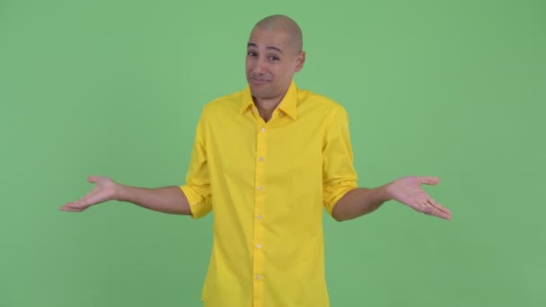 Glad förvirrad Bald affärsman rycker axlar — Stockvideo