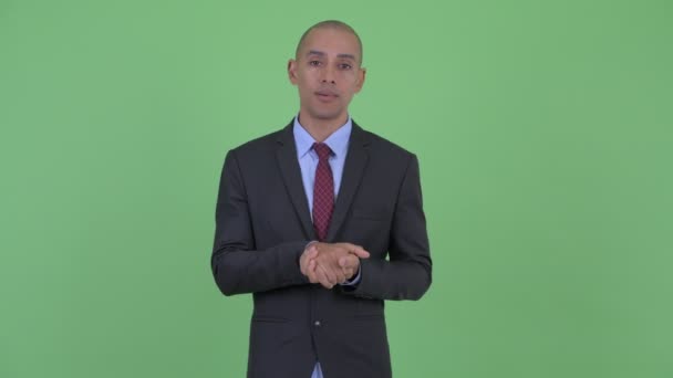 Happy bald multi ethnic businessman explaining something — Stock Video