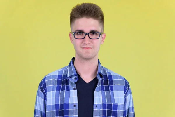 Cara de joven guapo hipster hombre con gafas — Foto de Stock