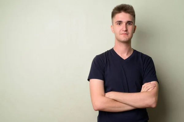 Portrait of young handsome man with arms crossed — Stock Photo, Image