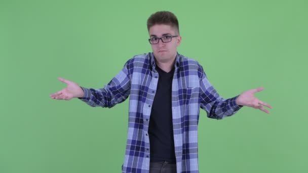 Şaşkın genç hipster adam omuz silkme — Stok video