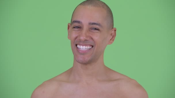 Face of happy bald multi ethnic shirtless man nodding head yes — Stock Video