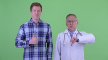 Birlikte farklı görüşlere sahip genç adam ile Olgun Japon adam doktor