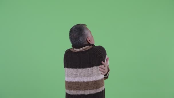 成熟的日本男子指指和导演的后视图 — 图库视频影像