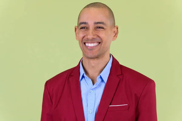 Gesicht eines glücklichen multiethnischen Geschäftsmannes mit Glatze — Stockfoto