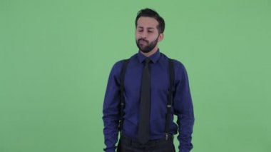 Öfkeli genç sakallı Pers işadamı vermek thumbs aşağı