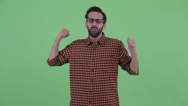 Hangsúlyozta a fiatal szakállas perzsa csípő ember kezd rossz hír — Stock videók