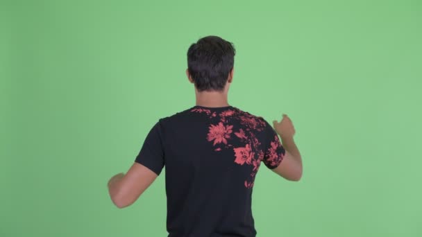何かに触れる若者の背面図 — ストック動画