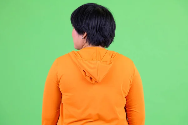 Vista posteriore della giovane donna asiatica in sovrappeso pronta per la palestra — Foto Stock
