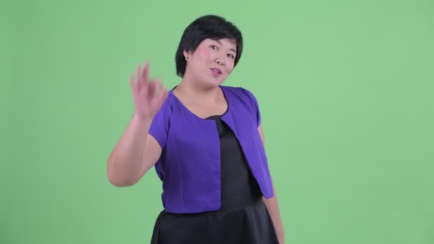 OKサインを持つ幸せな若い太りすぎアジアの女性 — ストック動画