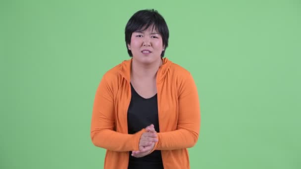 Щаслива молода надмірна вага Азіатська жінка плескали руки готові до тренажерного залу — стокове відео