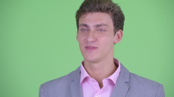Обличчя щасливого молодого бізнесмена мислення — стокове відео