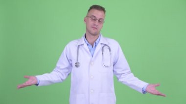 Stresli adam doktor omuzsilke
