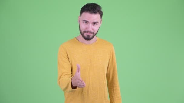 Mutlu genç yakışıklı sakallı adam el sıkışma veren — Stok video
