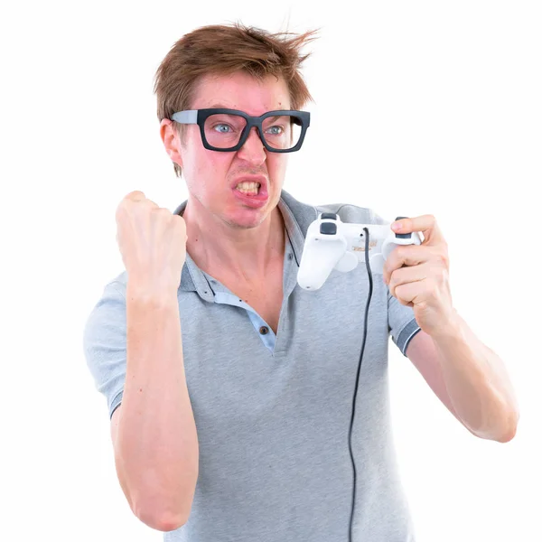 Αστείο νεαρό φυτό άνθρωπος με μεγάλα γυαλιά παίζοντας παιχνίδια και τη νίκη — Φωτογραφία Αρχείου