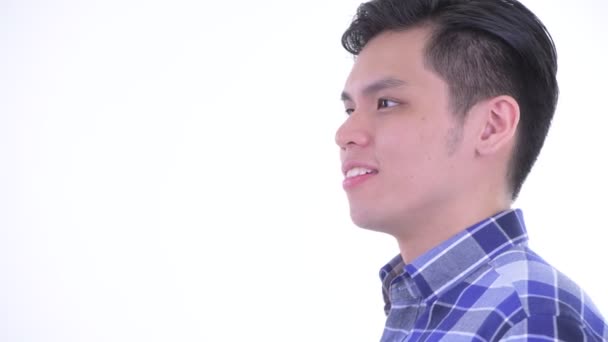 Pohled na šatník šťastný mladý asijský hipsterový muž s úsměvem — Stock video