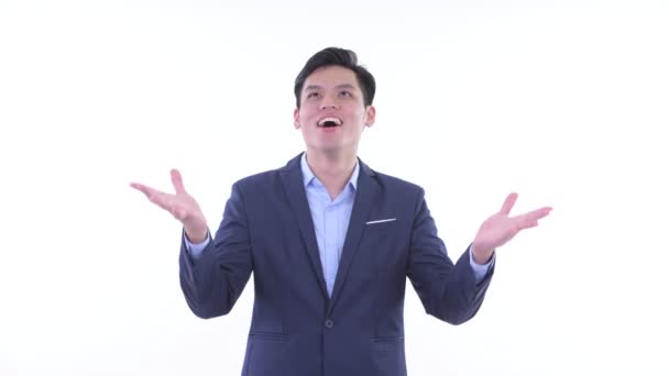 Lycklig ung asiatisk affärsman fånga något — Stockvideo